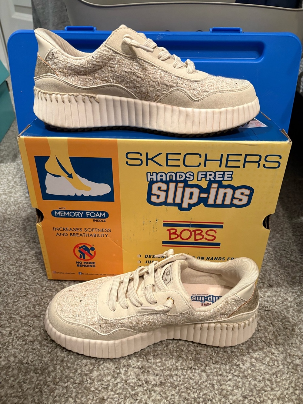 Skechers BOBS Womens Cream/Beige Slip-On Sneakers/Size 7